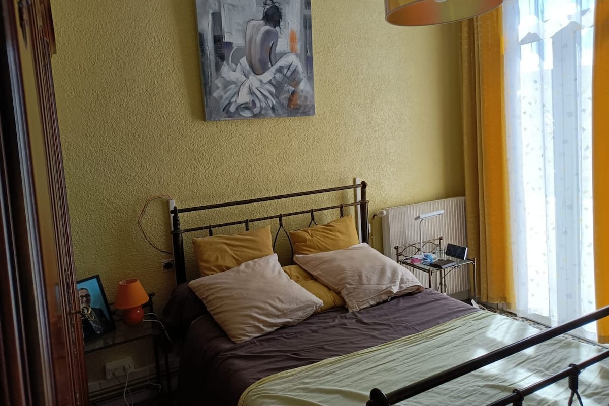 Quarto romântico, 1 cama de casal, para não fumantes, banheiro compartilhado (3 ème étage) | 1 quarto, roupas de cama premium