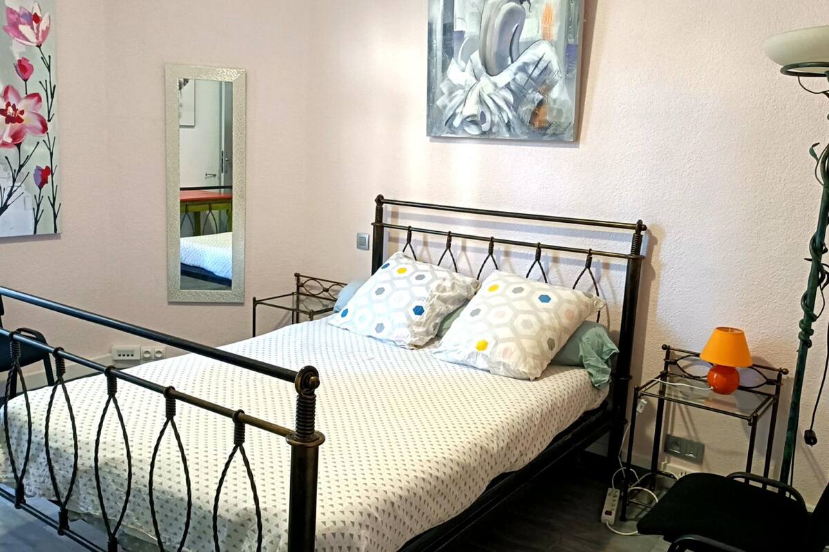 Romantic Apartment, Ensuite (3 ème étage) | 1 bedroom, premium bedding, memory foam beds, free WiFi