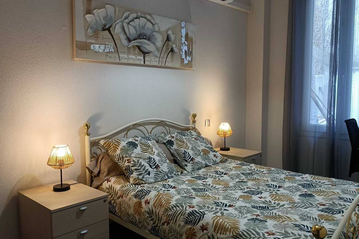 Kahden hengen deluxe-huone, jaettu kylpyhuone, kaupunkinäköala (3 ème étage) | 1 makuuhuone, ylelliset vuodevaatteet, memory foam -patjalliset sängyt