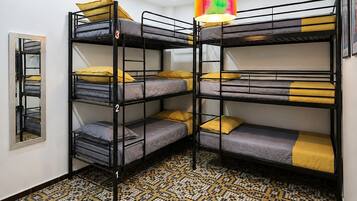 Panoramic Shared Dormitory, Shared Bathroom (1er étage) | Premium bedding, memory-foam beds, free WiFi, bed sheets