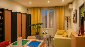 Exclusive Room, Shared Bathroom | Lounge