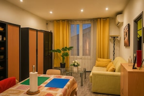 Exclusive Room, Shared Bathroom | Lounge