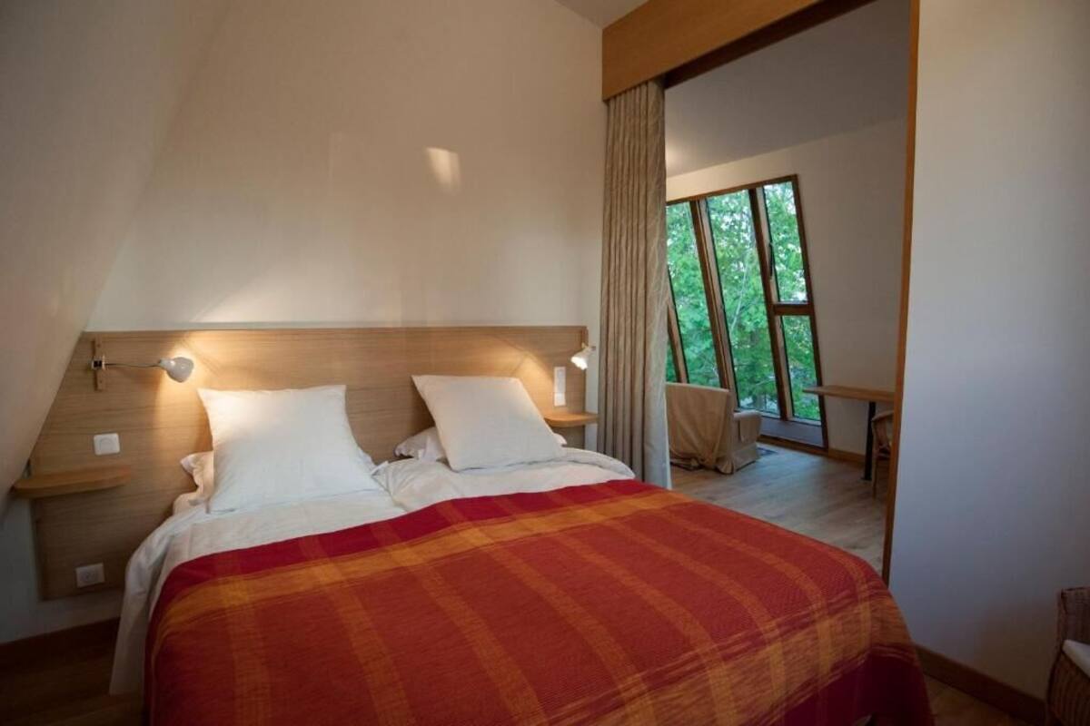 Deluxe kamer, 1 twee- of 2 eenpersoonsbedden, balkon, uitzicht op park | Babybedden (toeslag), extra bedden (toeslag), gratis wifi, beddengoed