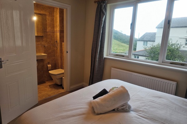 3 Schlafzimmer, BĂŒgeleisen/BĂŒgelbrett, WLAN, BettwĂ€sche