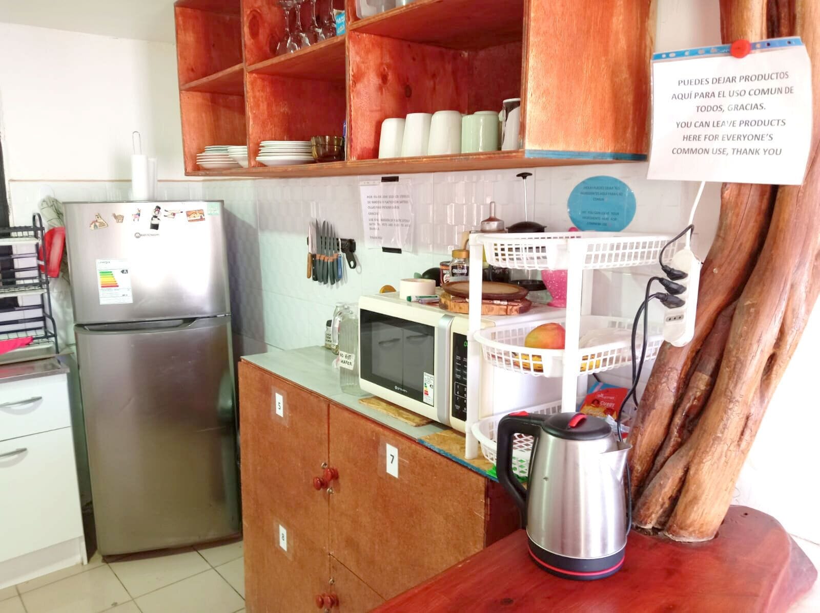 Refrigerador, microondas