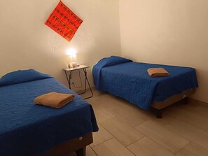 Dortoir partagé de base (Male shared dormitory)