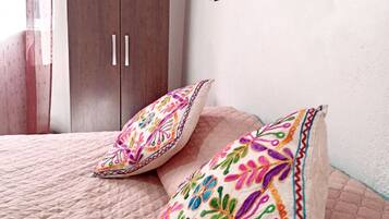 Traditional-Doppelzimmer, 1 Queen-Bett, Gemeinschaftsbad