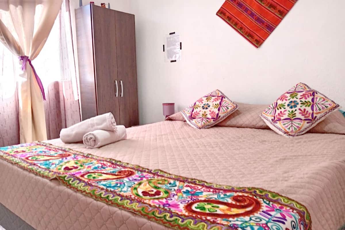 Traditional Double Room, 1 Queen Bed, Shared Bathroom