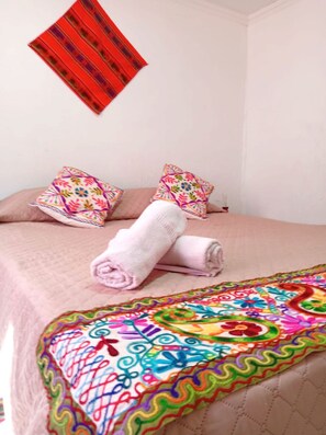 Traditional Double Room, 1 Queen Bed, Shared Bathroom