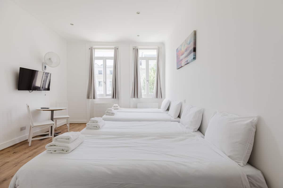 Standard Quadruple Room, Ensuite | Free WiFi, bed sheets