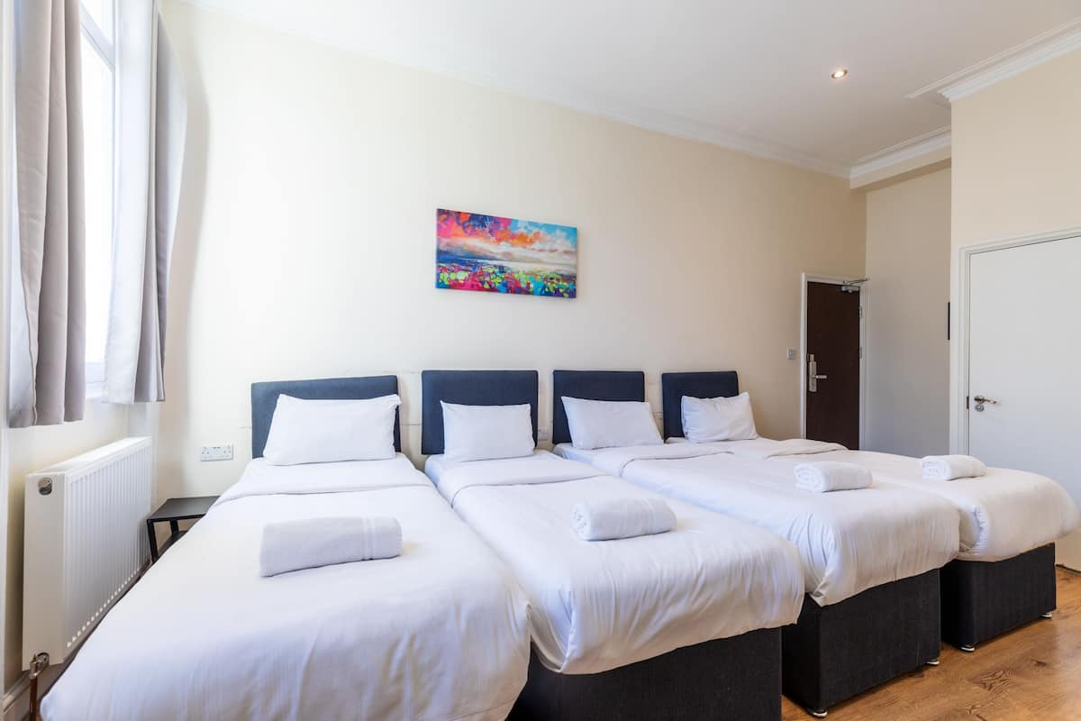 Premium studio, en-suite badkamer (Quad) | 1 slaapkamer, gratis wifi, beddengoed