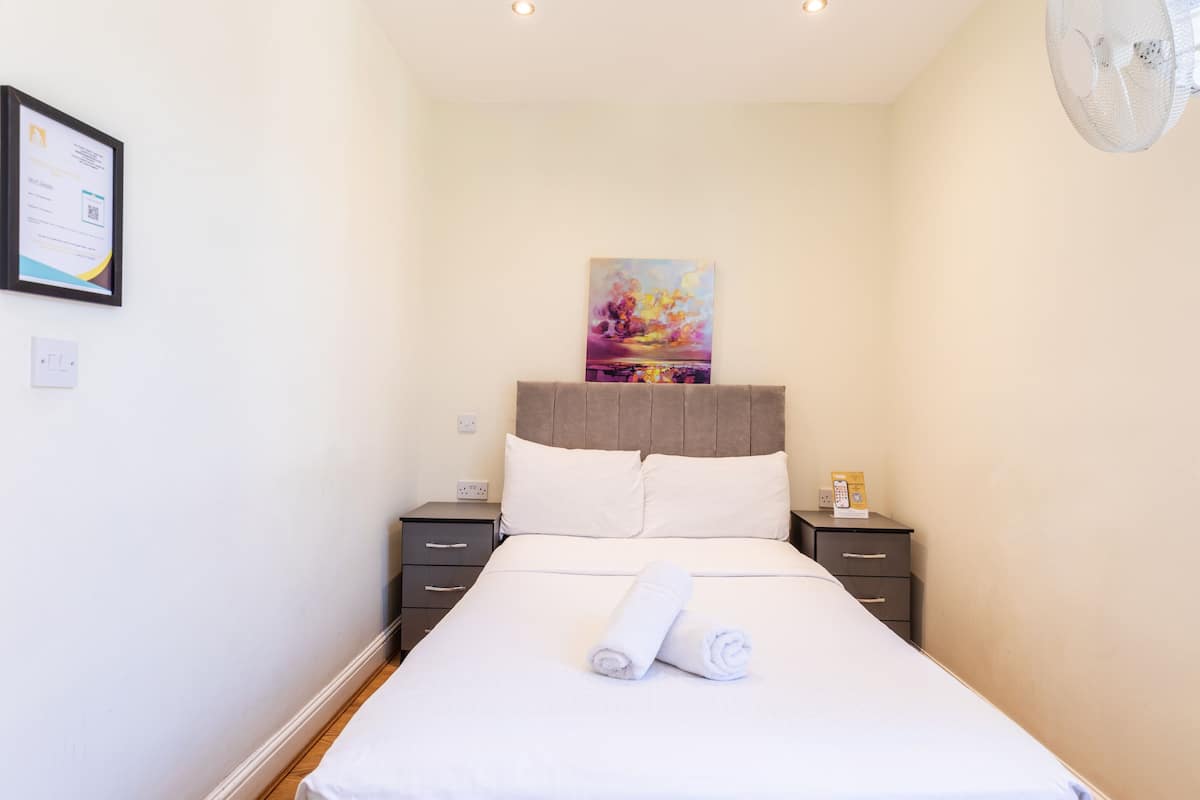 Premium tweepersoonskamer, en-suite badkamer | 1 slaapkamer, gratis wifi, beddengoed