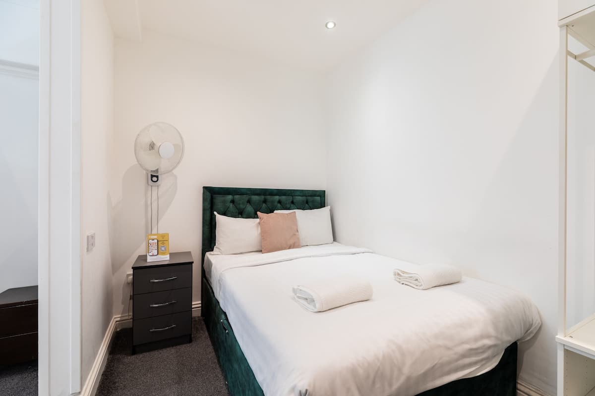 Premium studio, privébadkamer (Family Quad) | 1 slaapkamer, gratis wifi, beddengoed