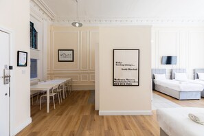 Suite superior, baño en la habitación | Restaurantes