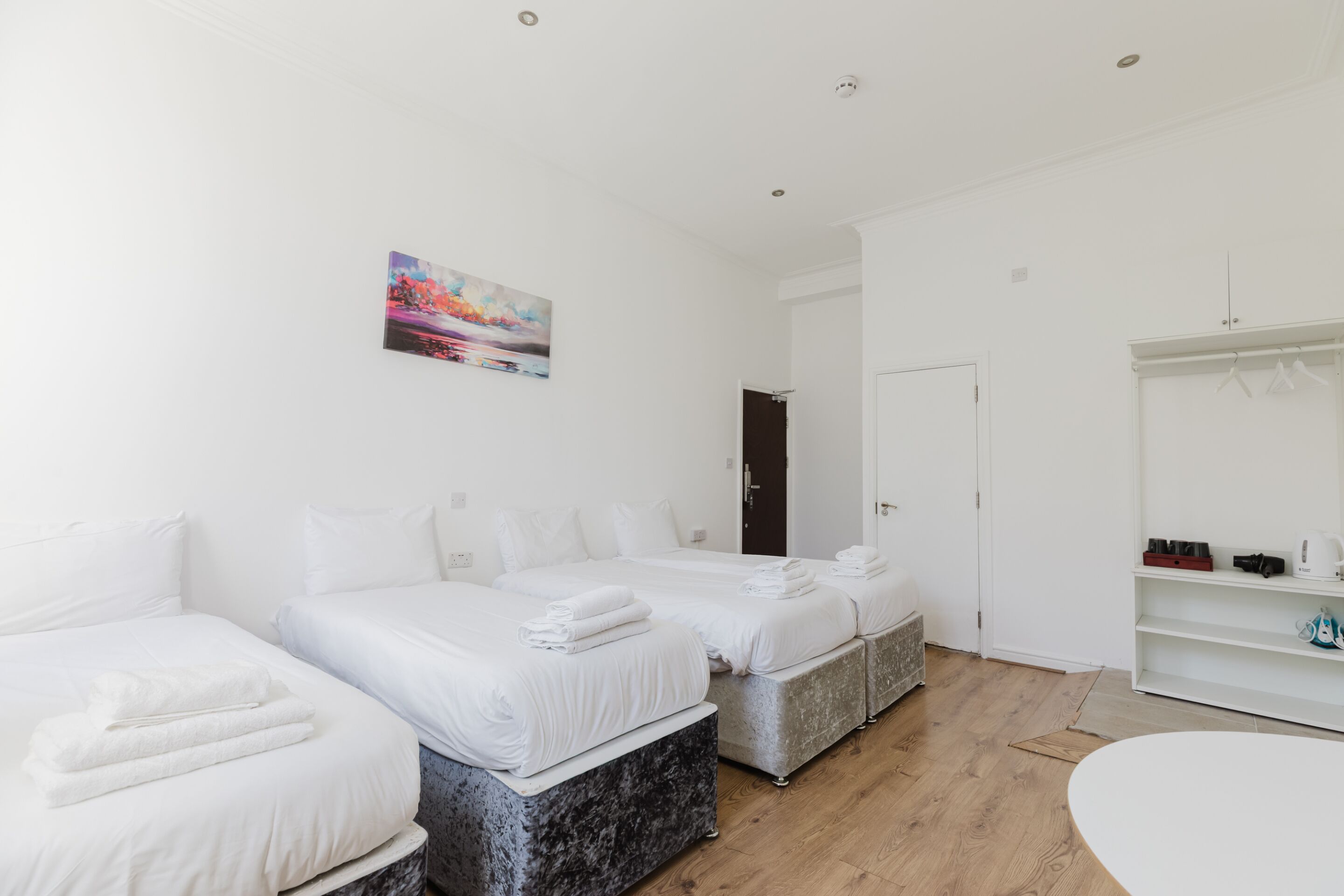 Standaard vierpersoonskamer, en-suite badkamer | Gratis wifi, beddengoed