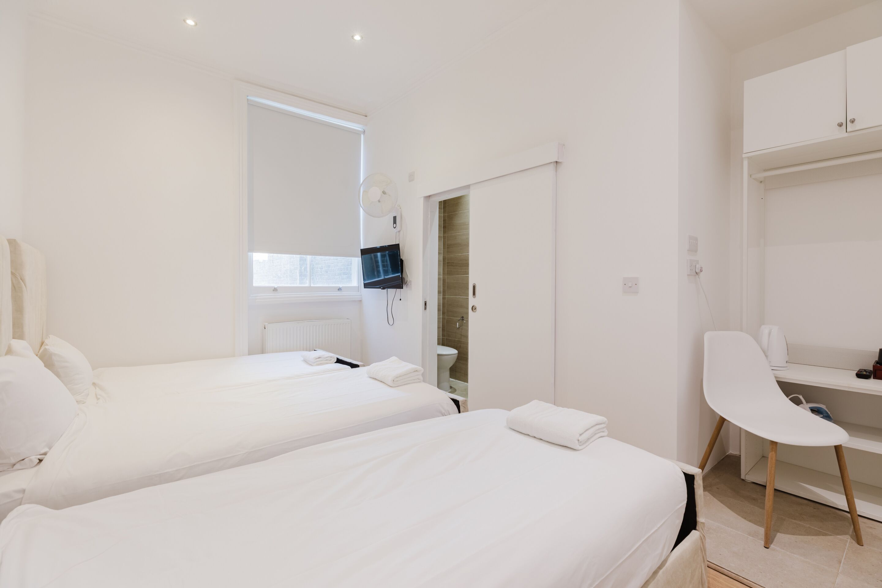 Standard-Dreibettzimmer, mit Bad | Strand
