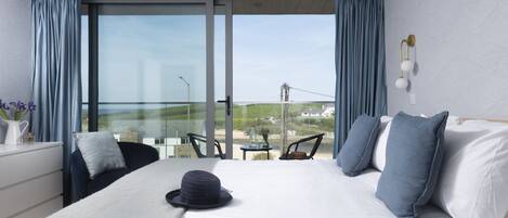 3 slaapkamers, een bureau, een strijkplank/strijkijzer, internet