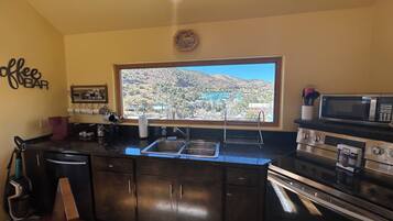 Microondas, horno, parrilla de estufa y lavavajillas