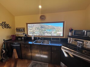 Microondas, horno, parrilla de estufa y lavavajillas 