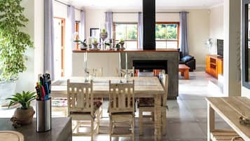 Casa, 3 habitaciones, para fumadores, balcón | Comedor