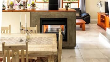 Maison, 3 chambres, fumeurs, balcon | Salle à manger