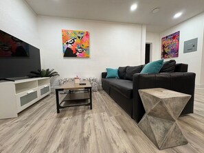 TV - St. Pete 5th Ave Oasis (St. Petersburg)