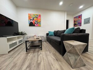 TV - St. Pete 5th Ave Oasis (St. Petersburg)