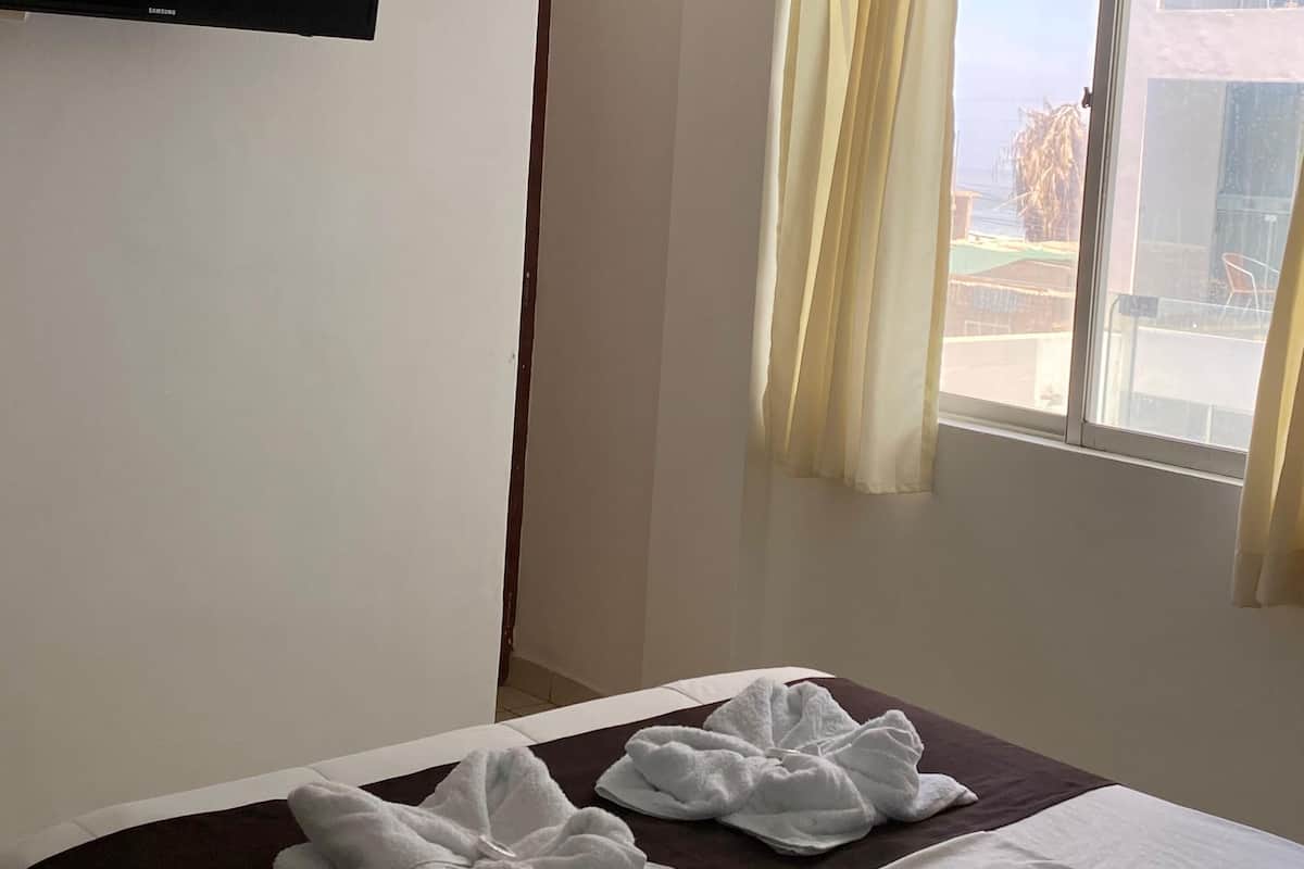 Habitación económica doble, mirando al mar | Ropa de cama de alta calidad y minibar