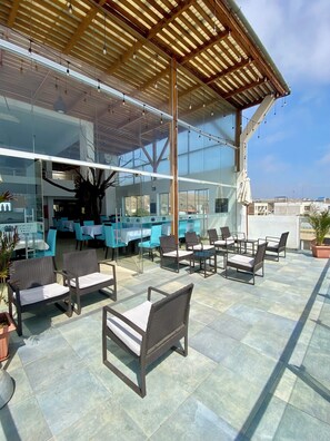 42-inch flat-screen TV with cable channels - Mochican Palace Hotel (Huanchaco)