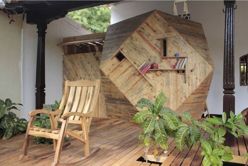 Family Room: comfortable space for 6 people near the beach