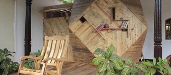 Family Room: comfortable space for 6 people near the beach