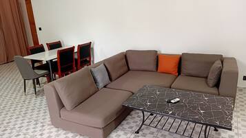 Ruokailu omassa huoneessa