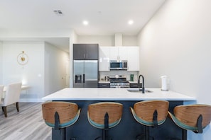 Private kitchen - Grand Apt mins toNYC wRooftop & PrivateParking (Jersey City)