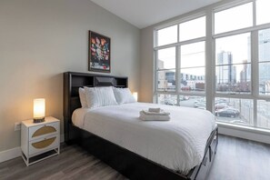 3 chambres, fer et planche à repasser, Wi-Fi, draps fournis