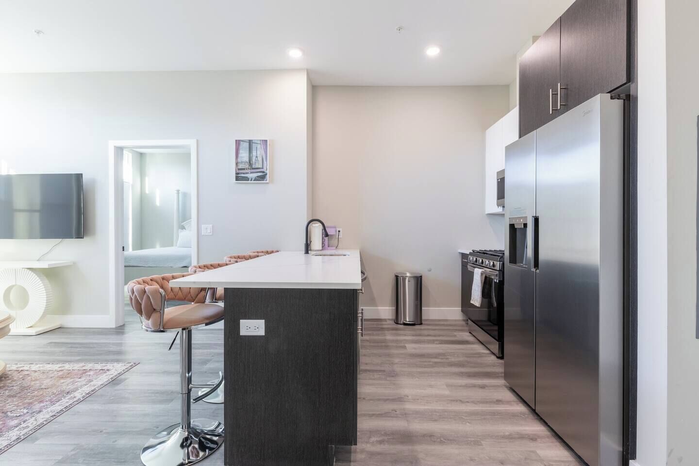 Geladeira, micro-ondas, fogão, cooktop