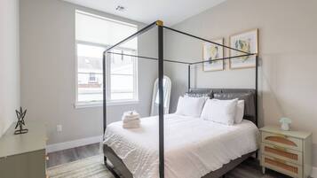 2 bedrooms, iron/ironing board, WiFi, bed sheets