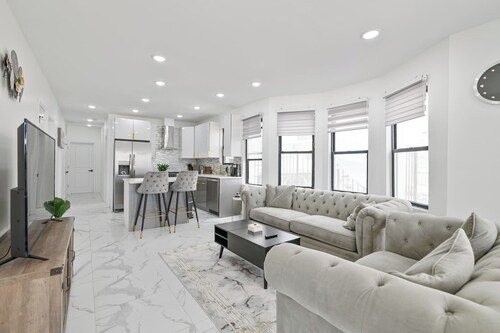 NYC Riverfront White Marble Sanctuary Free Parking