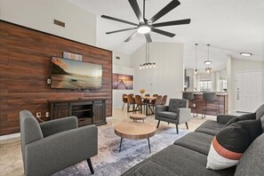 Living area - 3 Bedrooms / 2 Bathrooms / Bridgewater (142HL) (Davenport)