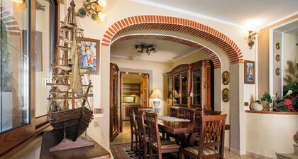 Domus Aenaria - Spacious Villa - Prime location close to beaches and shops