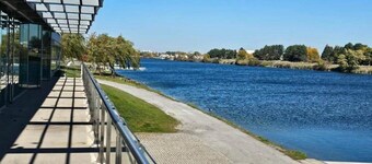 Niagara Falls Area  Hidden Gem- Groups, Honeymoon, business trip- Private office