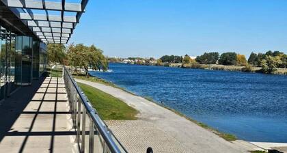 Niagara Falls Area Hidden Gem- Groups, Honeymoon, business trip- Private office