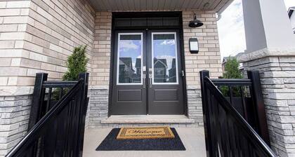 Niagara Falls Area Hidden Gem-Luxury, Cozy Canal-Side Home, Niagara Area's Hidden Gem- JNShortstay