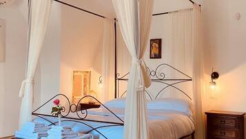 Deluxe-stúdíósvíta - útsýni yfir garð | Öryggishólf í herbergi, myrkratjöld/-gardínur, hljóðeinangrun