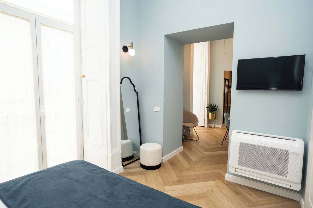 Dobbeltrom – deluxe, 1 soverom | Safe på rommet, skrivebord, skrivebord for bærbar PC og lydisolert