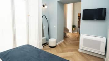 Deluxe Double Room, 1 Bedroom | In-room safe, individually decorated, individually furnished, desk