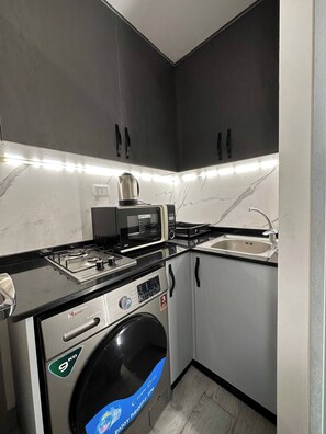 Private kitchen - Luxury Room 04 Near Downtown (Amman)