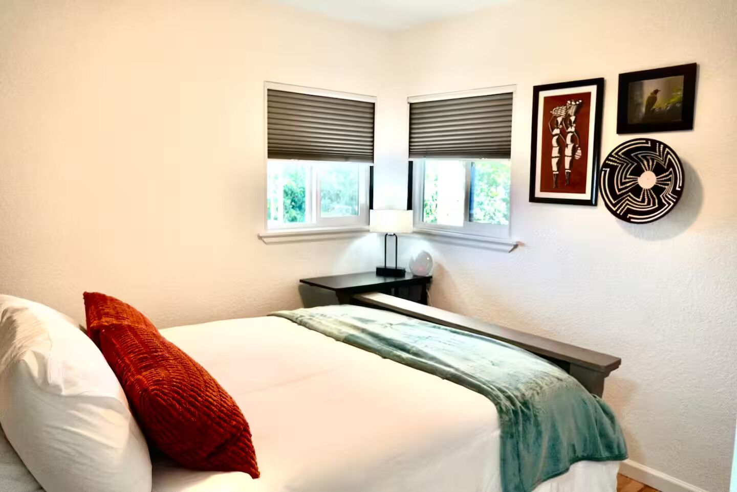 3 soverom, skrivebord, strykejern/-brett og wi-fi