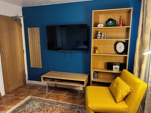 Smart TV, books, stereo