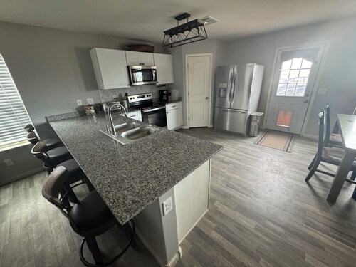 Charming 4-bedroom house with AC and WiFi in fabulous Kingman