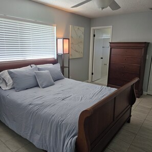 2 habitaciones, tabla de planchar con plancha, cuna de viaje y wifi